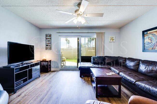 Foto del edificio - Wake Up to the Ocean Breeze – Your Beachsi...
