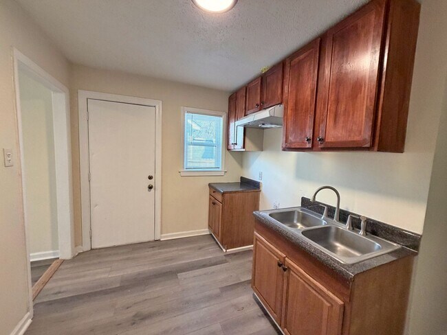 Foto del edificio - Recently renovated 1 Bedroom Duplex Ready For Move-In!! - Binghampton