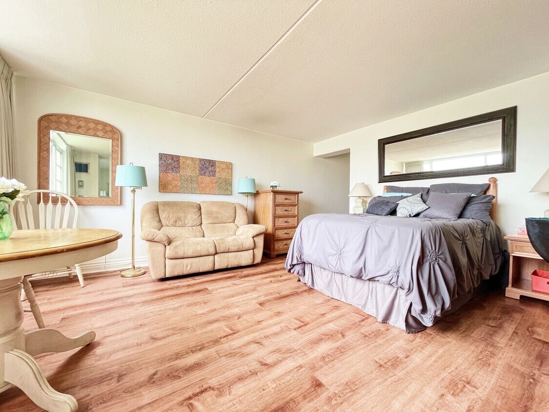 Primary Photo - Fully Furnished Waikiki Studio with Centra...