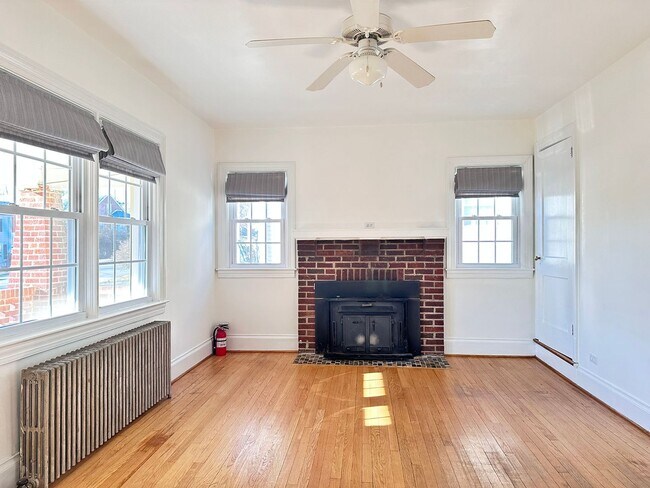 Building Photo - 122 Summit St