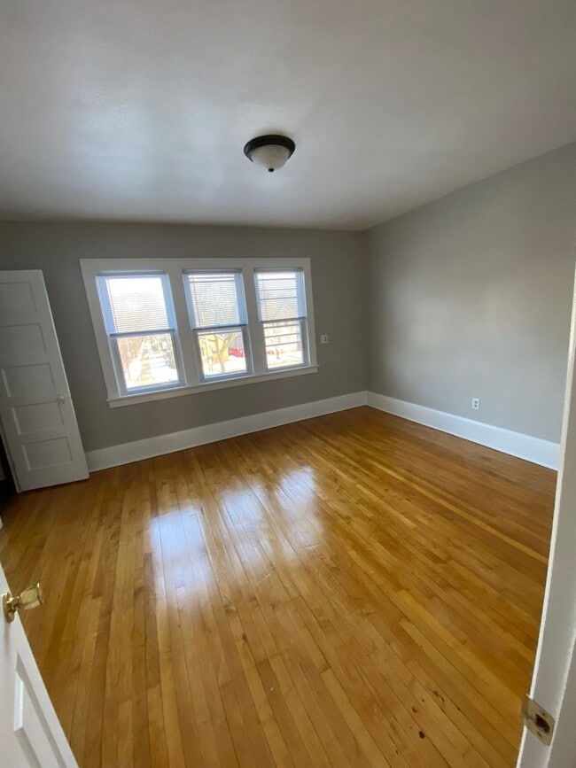 Foto del edificio - 301 E Howard Ave