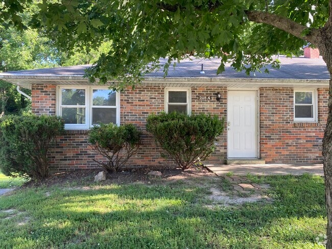 Building Photo - 2118 Louis Cir