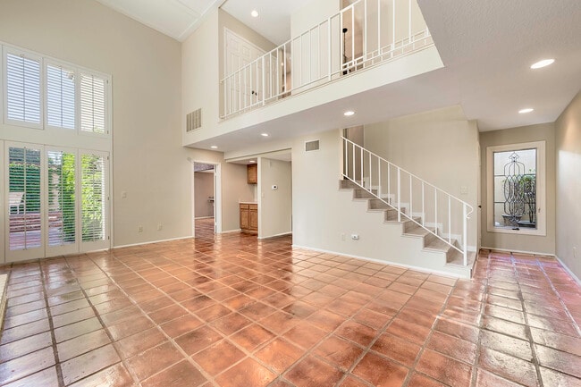 Foto del edificio - 369 Avenida Granada St