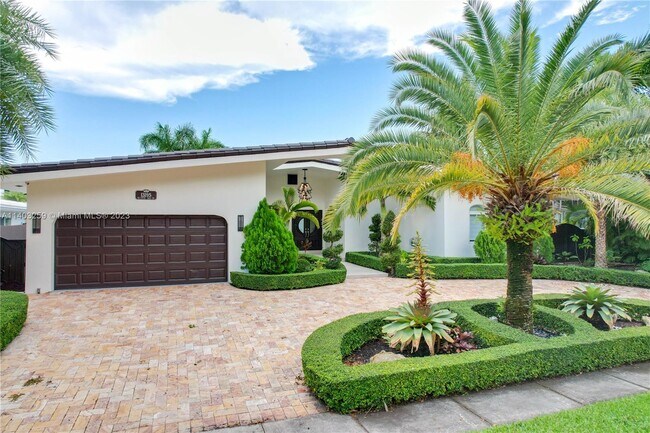 Building Photo - 13195 Biscayne Island Terrace
