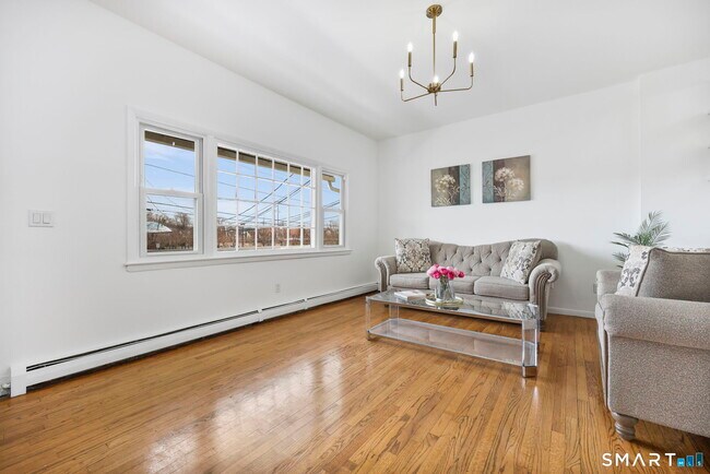 Foto del edificio - 305 Mill Rock Rd