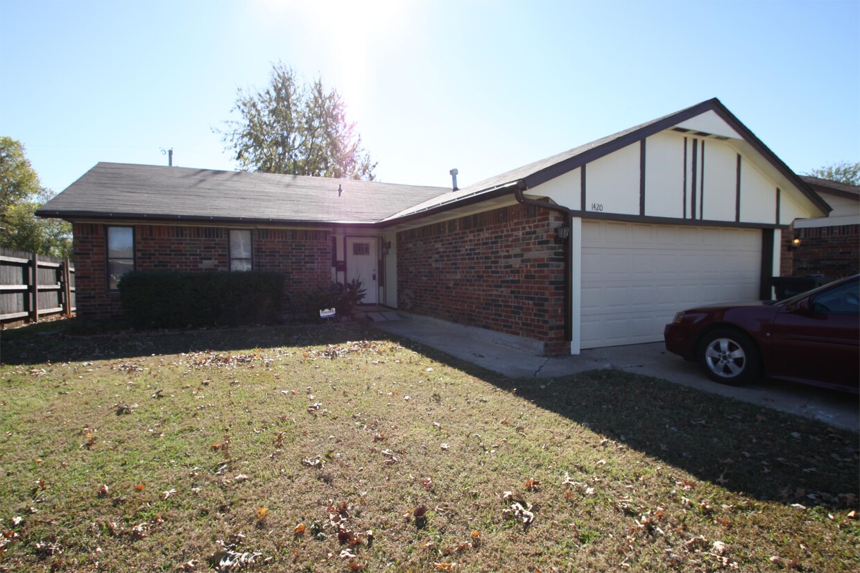 Primary Photo - 1420 Straka Terrace