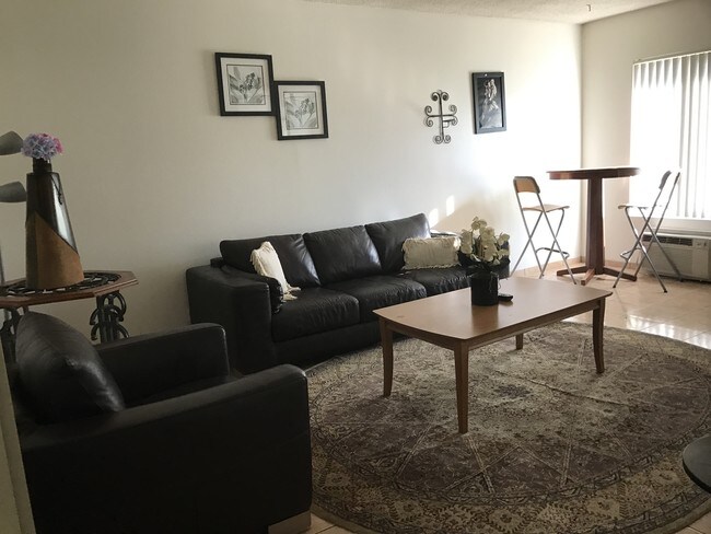 Foto del edificio - 1060 Elm Ave