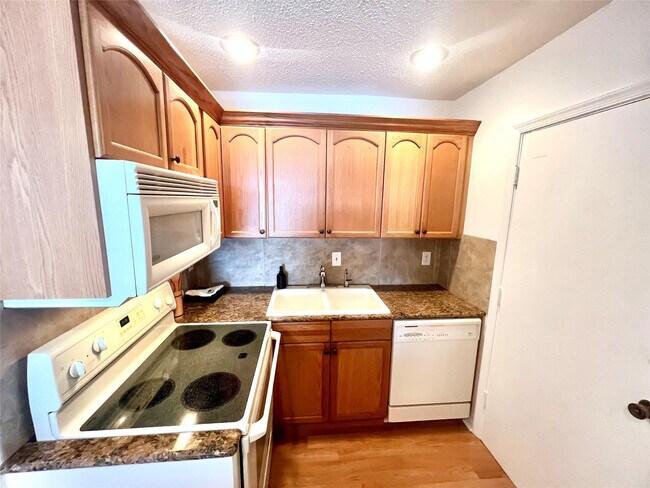 Foto del edificio - 6600 NE 22nd Way