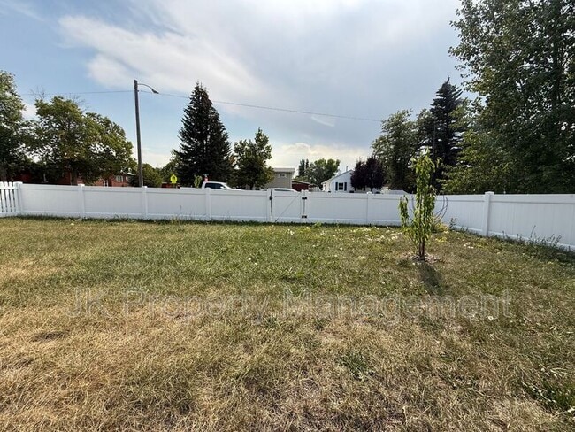 Building Photo - 1825 1st Ave S