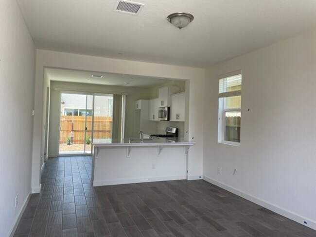 Foto del edificio - 2056 N Walling Ln