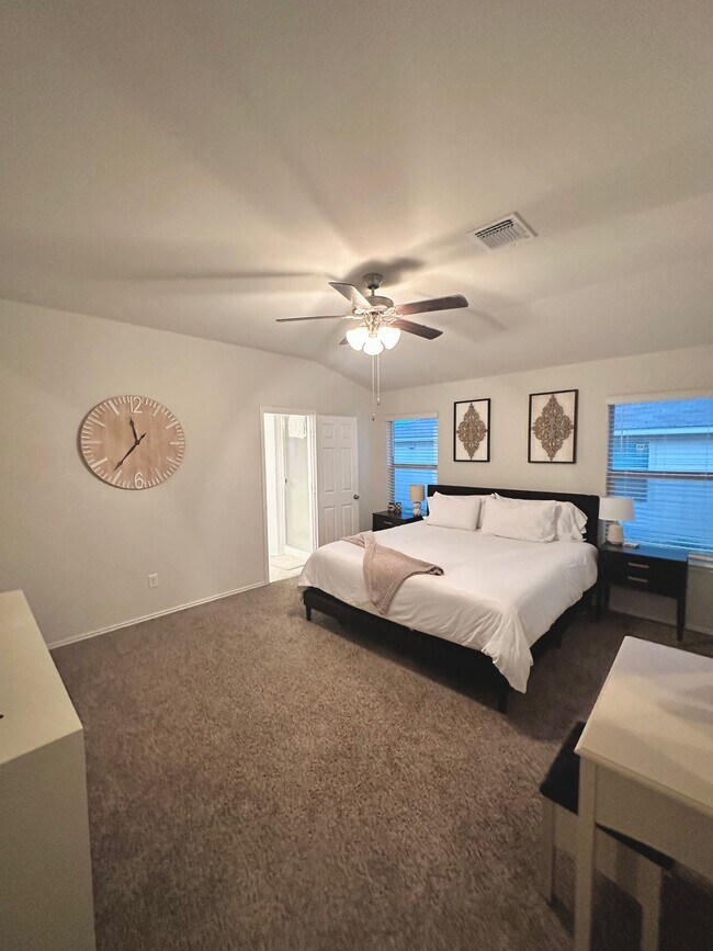 Espaciosa suite principal - 2609 Creekside Hills Blvd