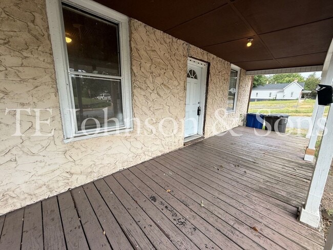 Foto del edificio - Spacious 4 bedroom near downtown Winston!