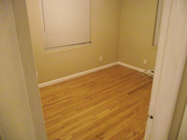 Bedroom - 2740 Forbes St