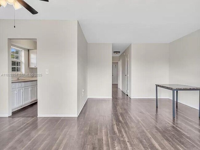 Foto del edificio - 1451 NE 170th St