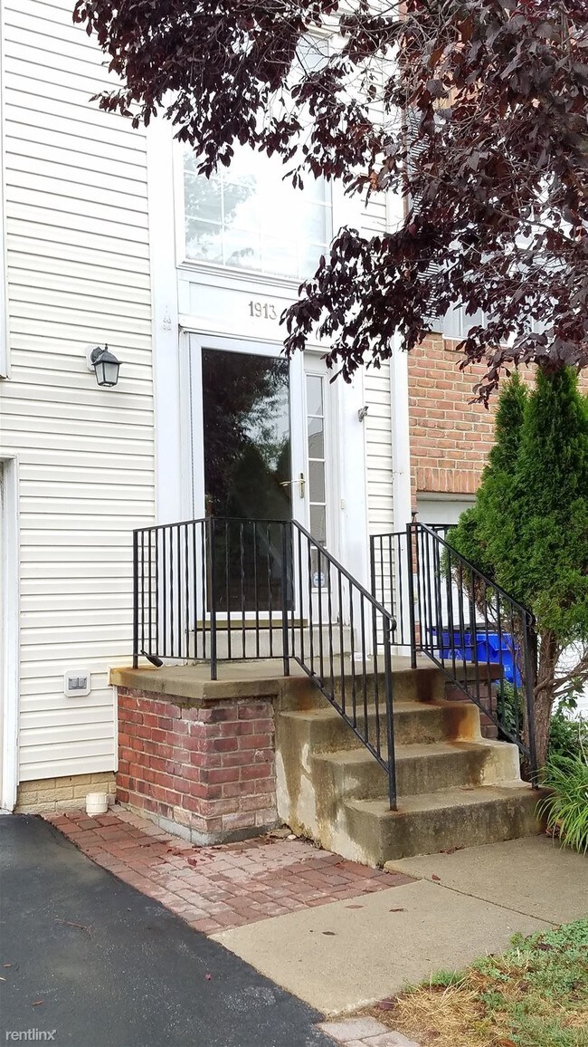 Foto del edificio - 3 br, 2.5 bath Townhome - 1913 Fieldstone Way