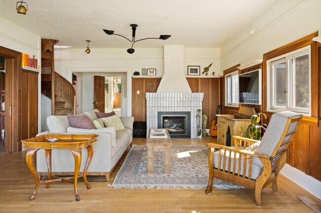 Foto del edificio - Sun-Filled Furnished Sausalito Home with Sweeping Bay Views