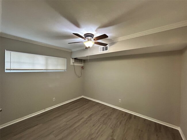 Building Photo - 807 Heights Blvd