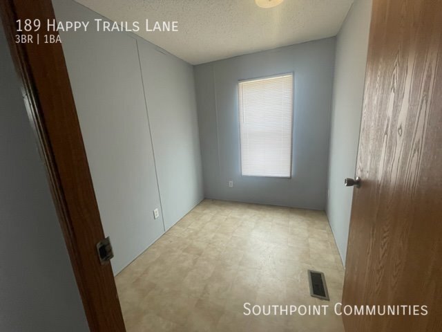 Building Photo - 189 Happy Trails Ln