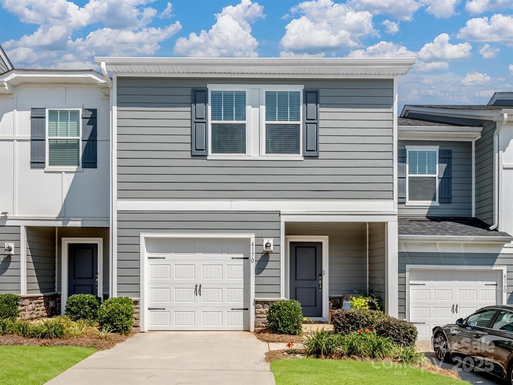 Foto principal - 4170 County Down Ave