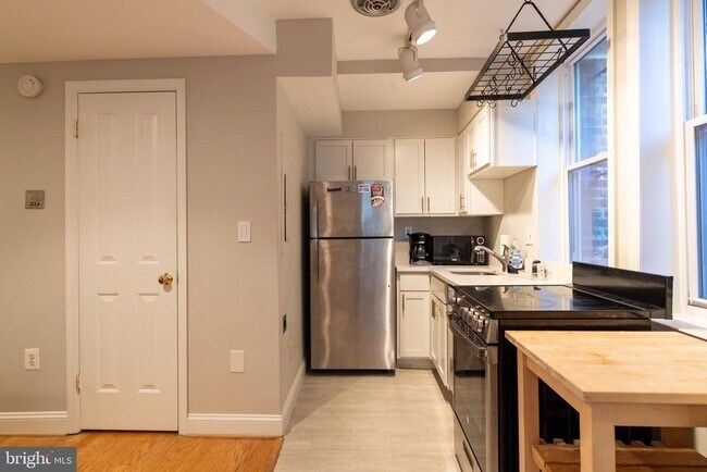 Foto del edificio - 1731 Willard St NW