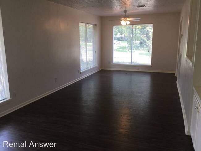 Building Photo - 5942 Greenmont Dr