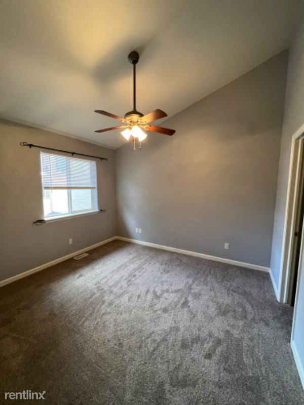 Foto principal - 1 br, 1.5 bath Townhome - 832 Donegan Rd