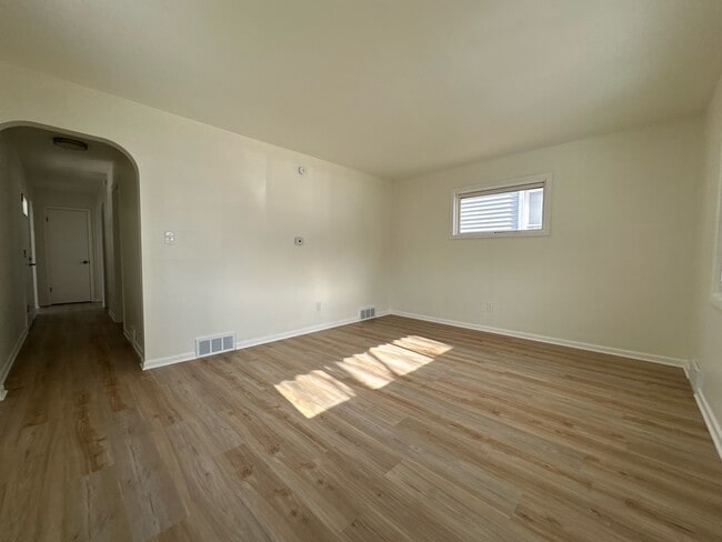 Building Photo - 809 Lakewood Blvd