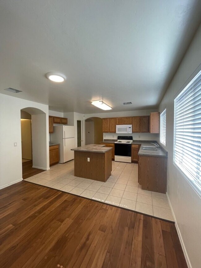 Foto del edificio - 2057 W Silver Meadow Pl