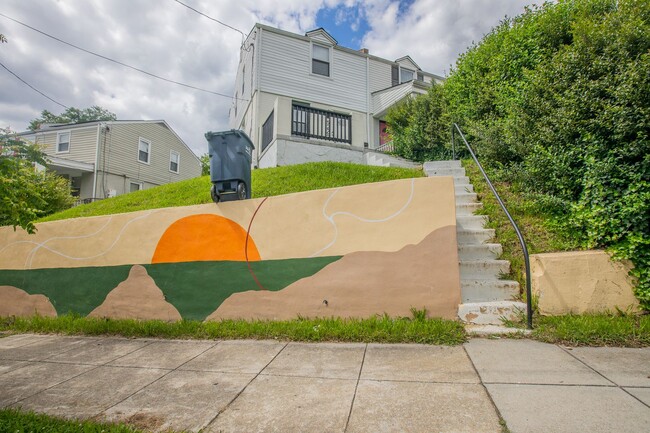 Building Photo - Amazing 3 BR/2 BA EOG Townhome in Deanwood!