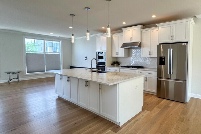 Building Photo - 25 Brentwood Cir