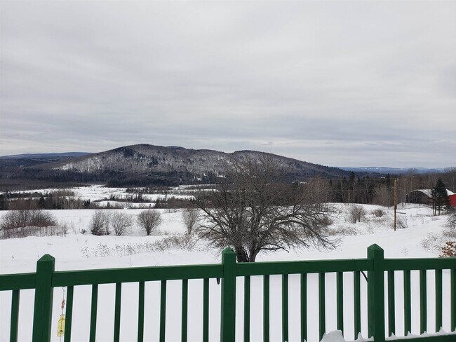 Foto del edificio - 535 Basil Hill Rd