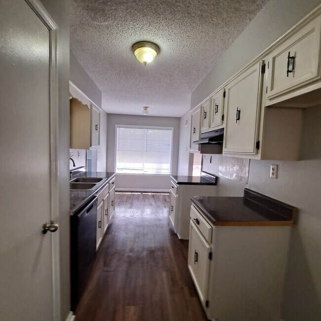 Building Photo - 6429 Green Grove Dr