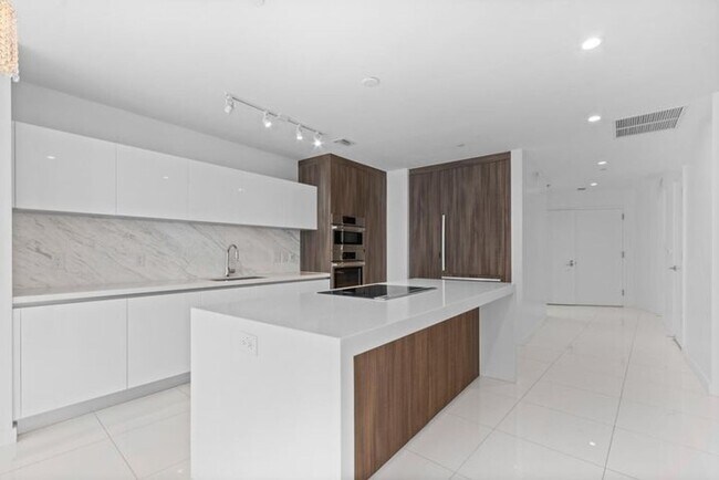 Foto del edificio - 851 NE 1st Ave