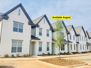 Building Photo - 102 Farm View Dr