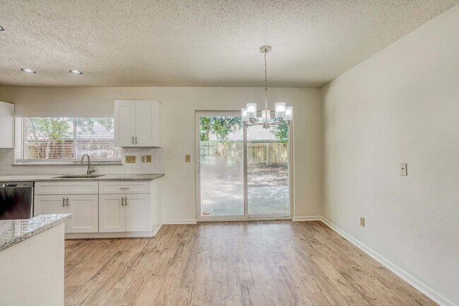 Foto del edificio - 22614 Powell House Ln
