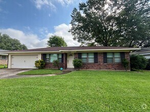 Building Photo - 1605 Captain Shreve Dr