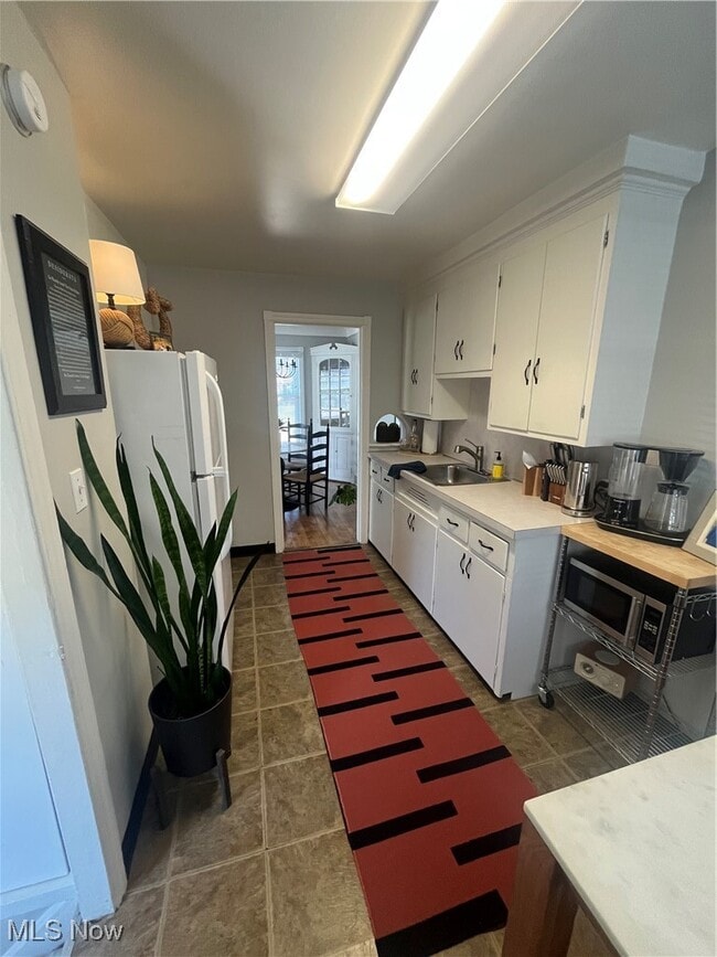 Building Photo - 15220 Rosemary Ave