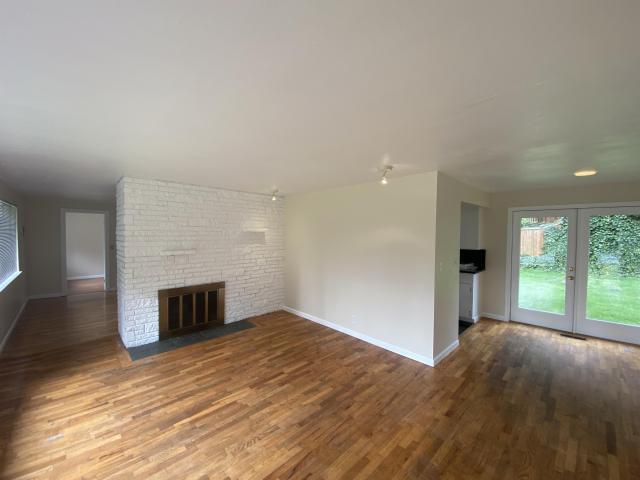Building Photo - 2 bedroom in Bellevue WA 98006