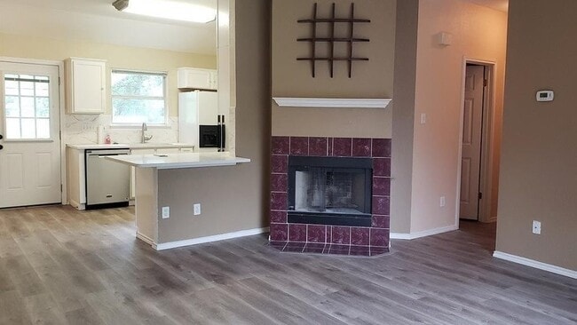 Building Photo - 800 Lone Star Dr