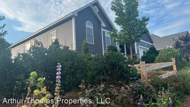 Building Photo - 3 br, 2.5 bath House - 9 Hayden Drive