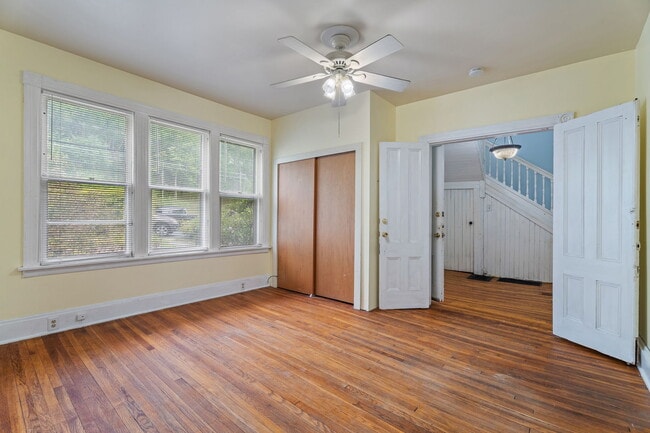 Building Photo - 402 University Ave