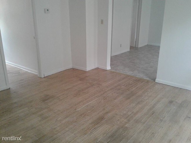 Foto del edificio - 644 E Division St