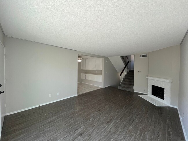 Foto del edificio - Newbury Park townhome w/3+2, en-suite, gar...