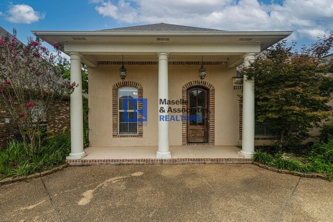Building Photo - 403 Evian Way