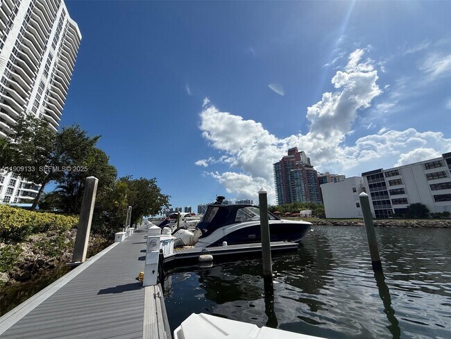 Foto del edificio - 3530 Mystic Pointe Dr