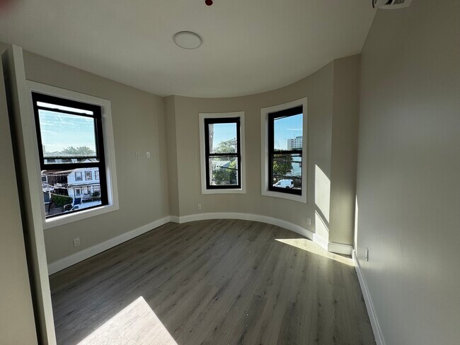 Building Photo - 56 Sachem St