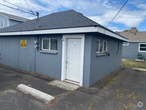 Building Photo - 1033 W Columbia Ave