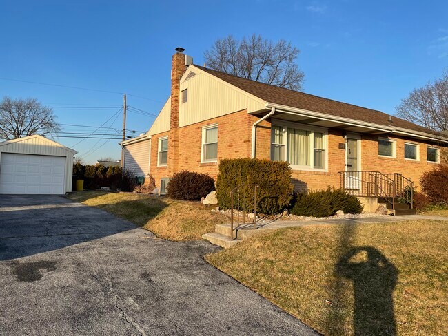 Detached Garage - 3216 Batesfield Rd