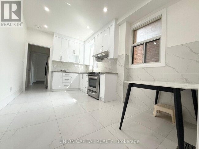 Building Photo - 1087 Gerrard St E