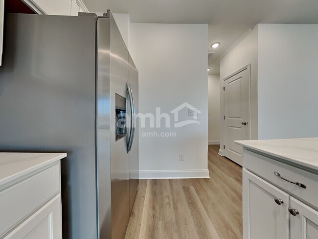 Building Photo - 301 Sharpe Ct